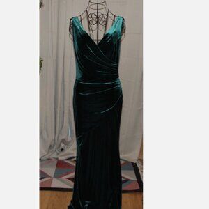 Sleeveless Floor Length Gown Emerald Green Velour Fabric Padded Cups Back Zip 6